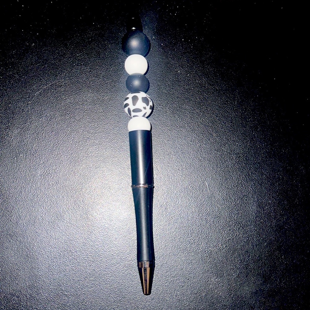 Cow print beaded focal pen